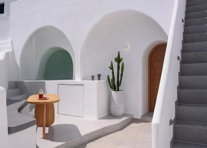 Lotus Cave Fira (Santorini)