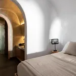 Hotel Lotus Cave *