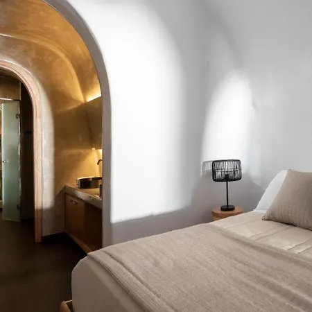 Hotel Lotus Cave *