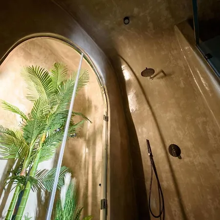 Hotel Lotus Cave *