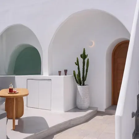 Lotus Cave Fira (Santorini)