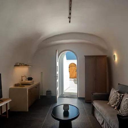 Lotus Cave * Fira (Santorini)